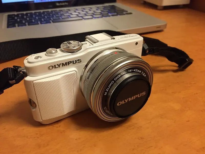 mirrorless-camera-durable